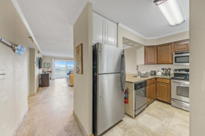 Islander 318, Updated 2 bedroom 2 bath, Free Beach Service